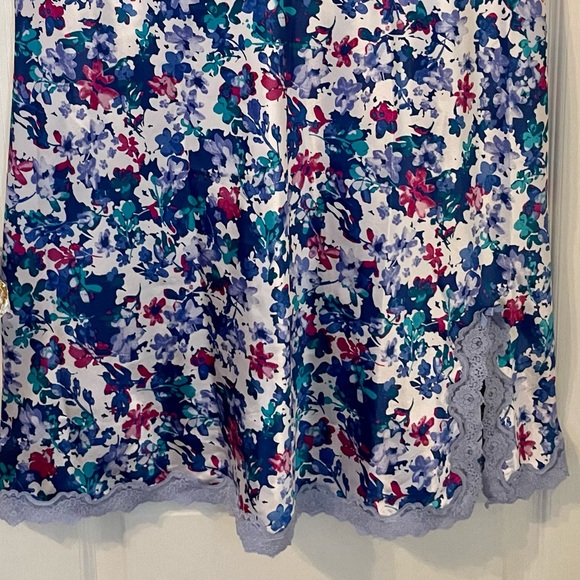 FLORAL CHEMISE. THALIA SODI. SATIN FINISH and LACE TRIMS SLEEPWEAR. GUC - Picture 5 of 14